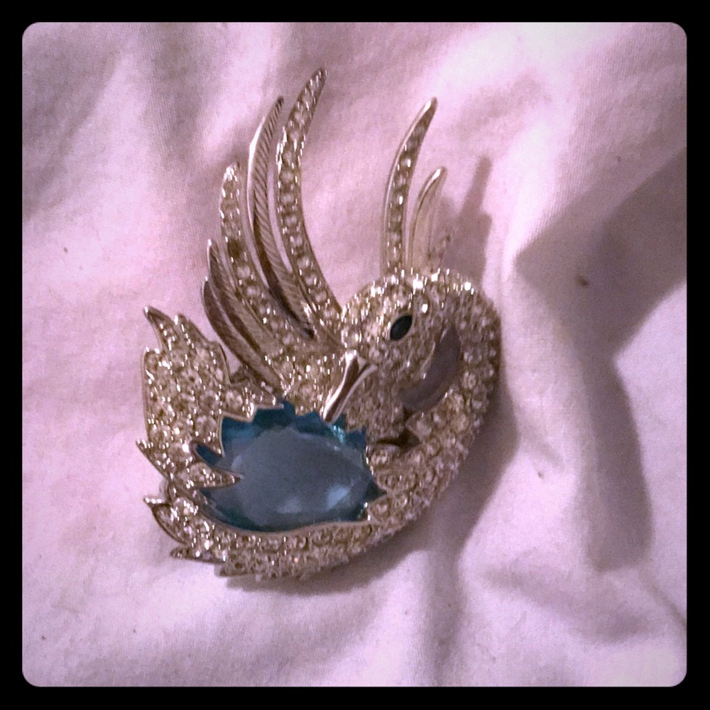 Nolan Miller Austrian crystals pin/Brooch